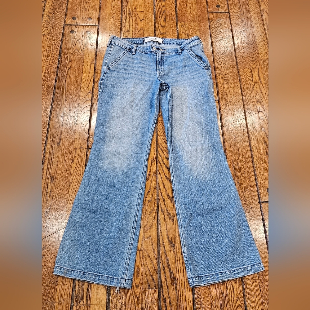 Hollister Low-Rise Relaxed Boot Jeans – Women’s Size 8R / W29